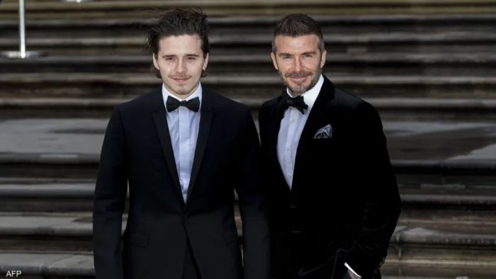 ابن بيكهام يتبرأ من والديه ويفجر "قنبلة"