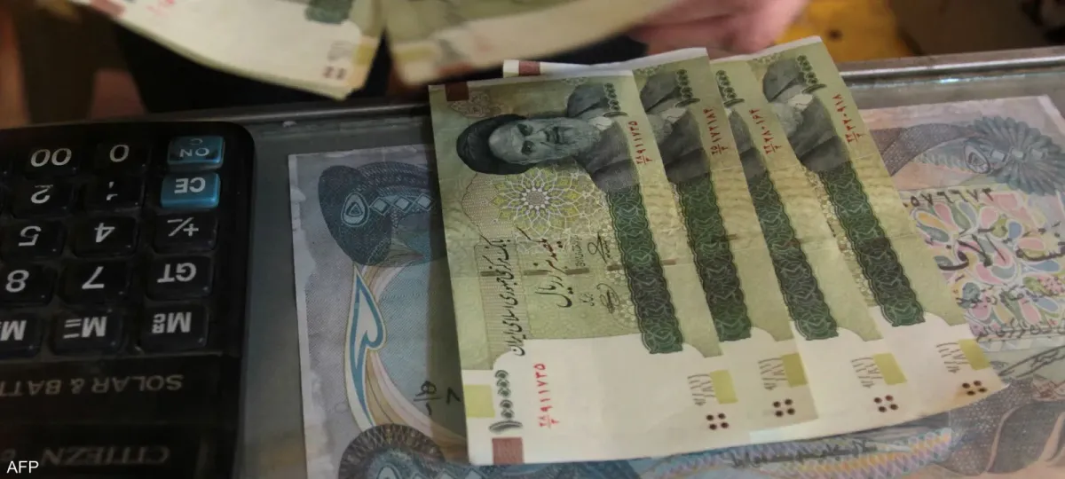 انهيار تاريخي للريال الإيراني: الدولار يكسر حاجز 1.5 مليون