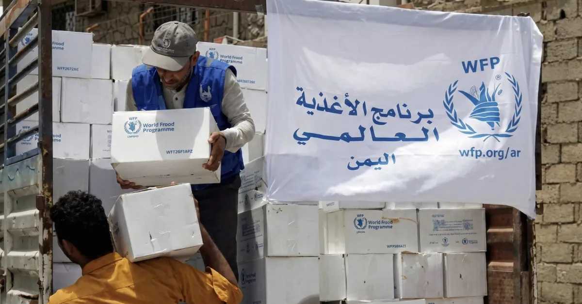 برنامج الأغذية العالمي يوقف عملياته في مناطق الحوثيين ويسرح 360 موظفًا