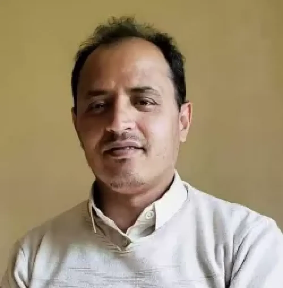 محمد العلائي يكتب:  أنا ونصف الثورة.. رحلة في الحذر والشك