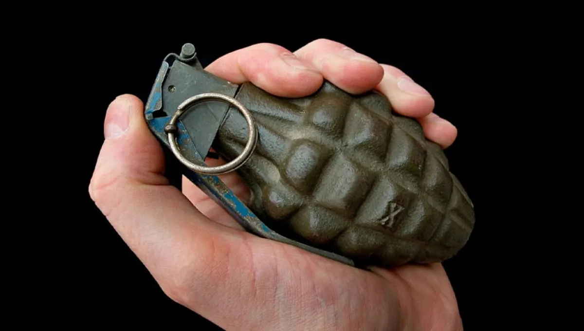 9 قتلى وجرحى بتفجير قنبلة يدوية في مجلس مقيل بتعز