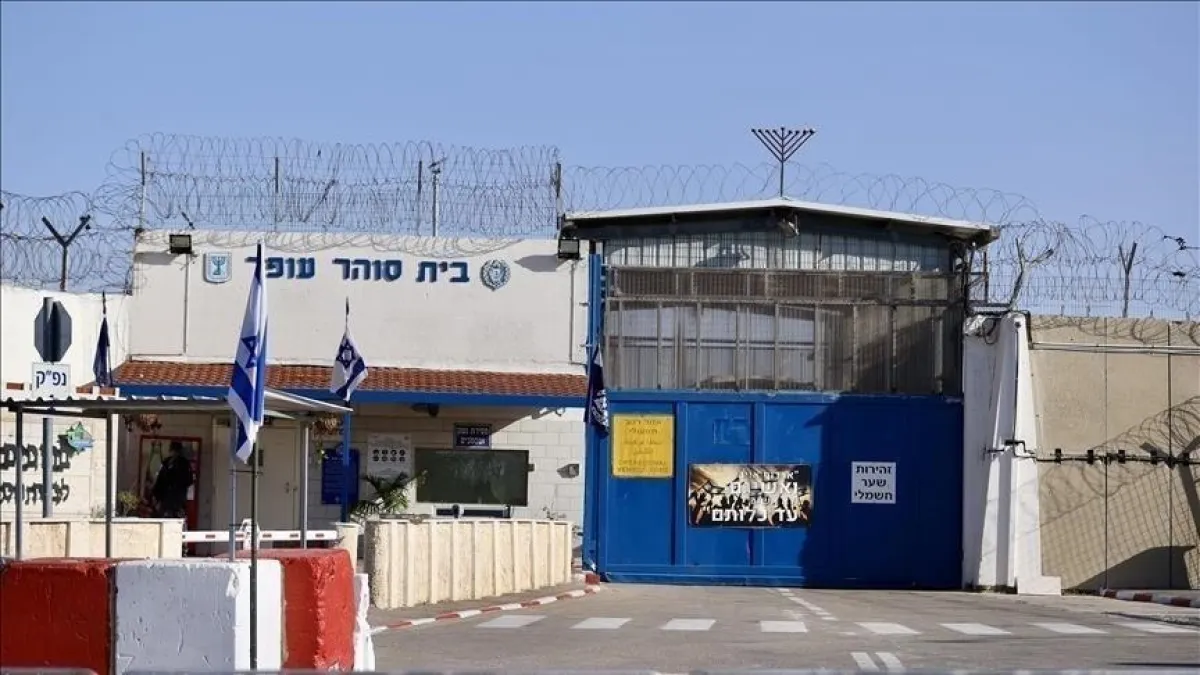 بن غفير يقتحم سجن "عوفر" وينكل بالأسرى الفلسطينيين