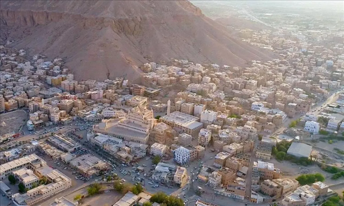 انفجار قوي يهز مدينة سيئون ويستهدف طقماً عسكرياً