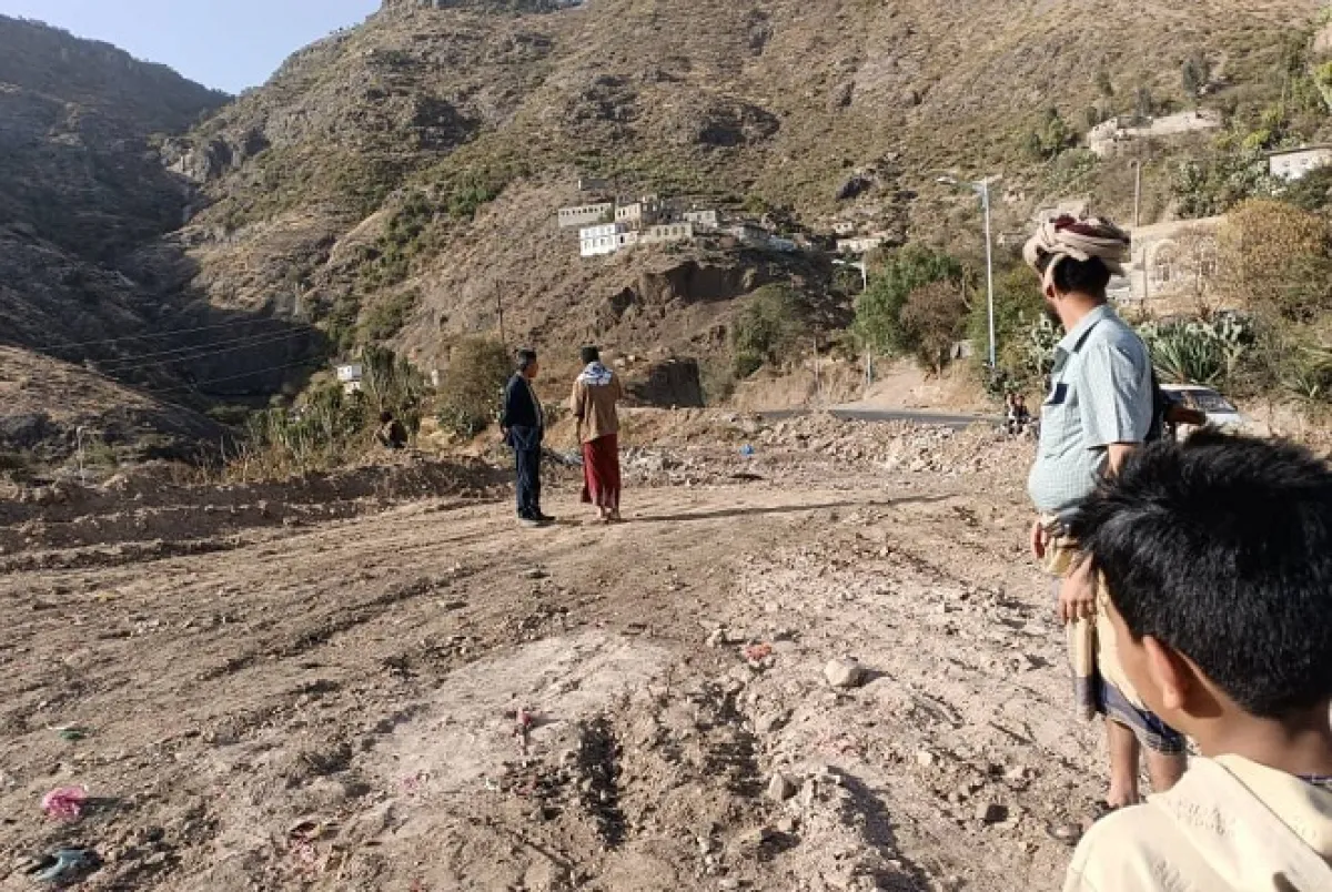 سكان وادي ميتم بإب يرفضون تحويل سلطة صنعاء منطقتهم إلى مكب نفايات