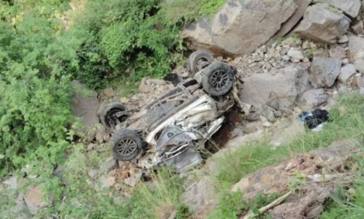 مقتل 6 أشخاص في المحويت إثر سقوط سيارة من طريق جبلي