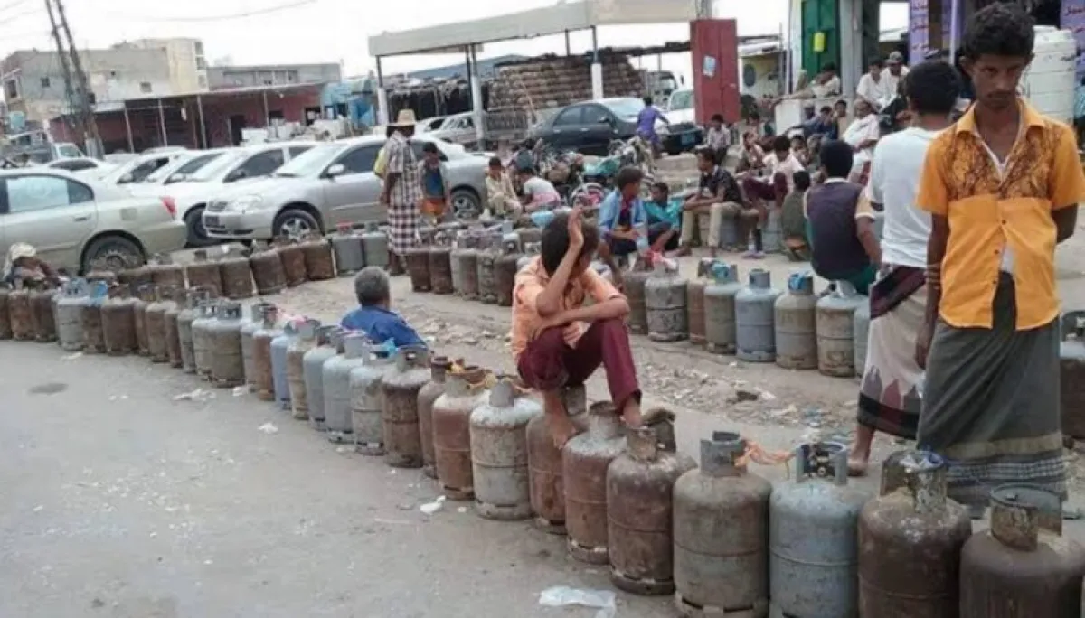 تواصل أزمة الغاز في عدن رغم انتهاء مهلة المحافظ