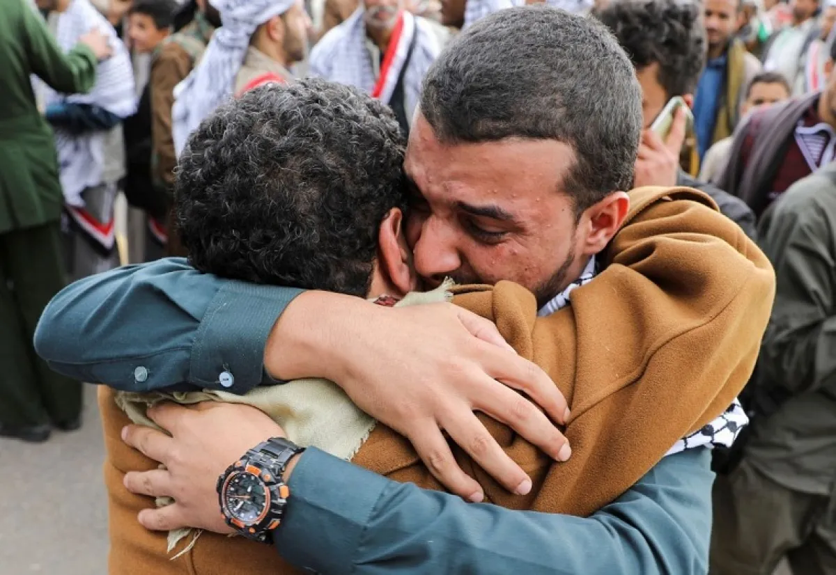 حكومة المجلس الرئاسي تتهم سلطة صنعاء بعرقلة ملف تبادل الأسرى والمعتقلين