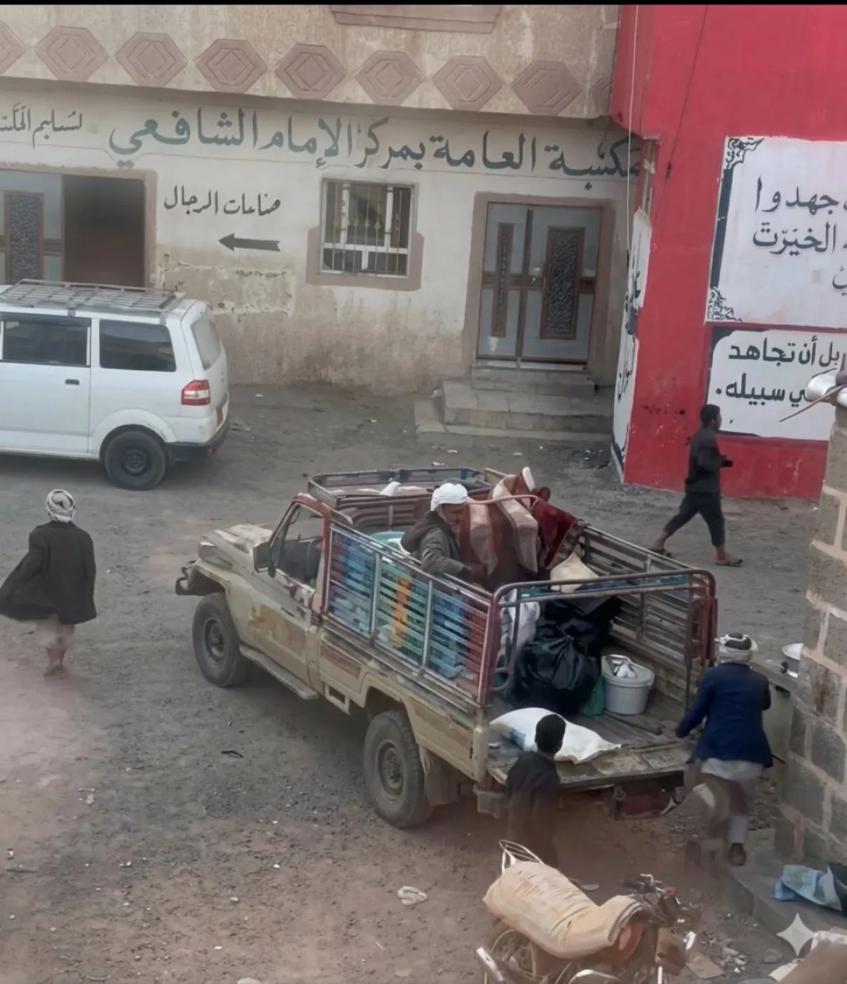 الحوثيون يطردون السلفيين من مركز الإمام الشافعي بمحافظة إب