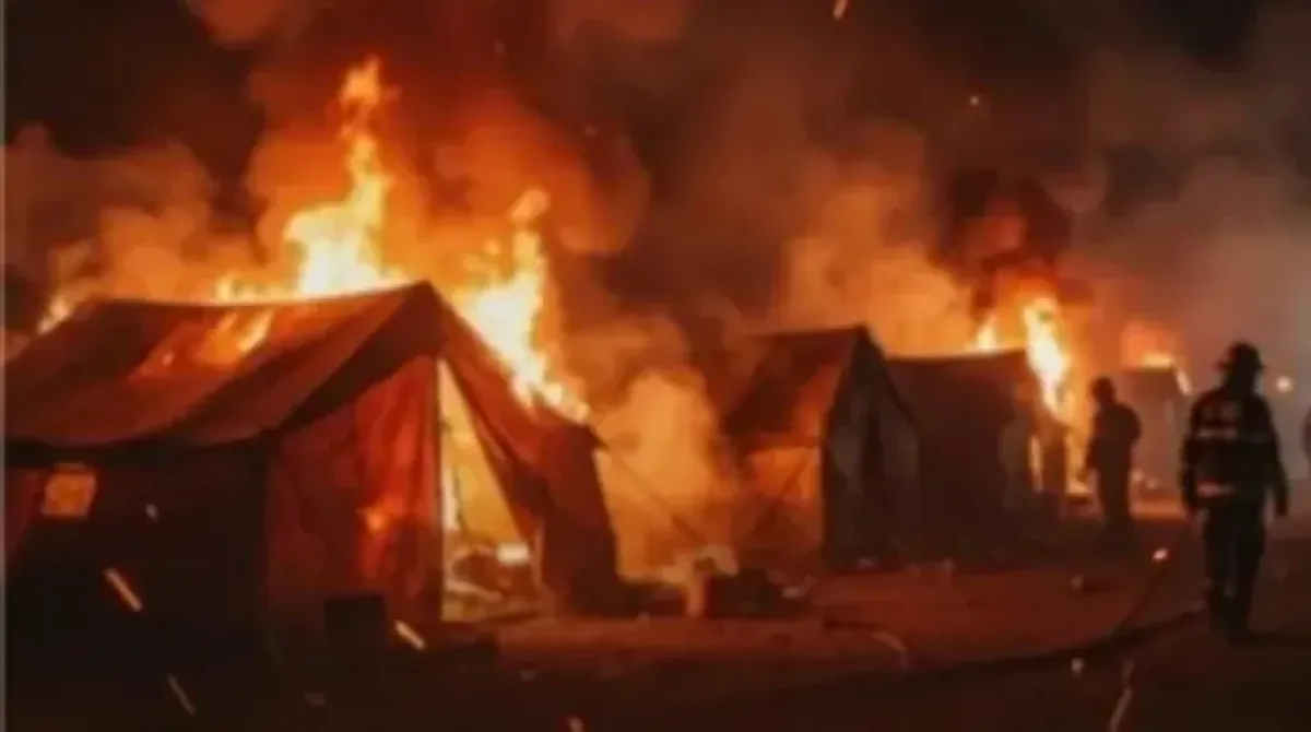 حريق يلتهم مخيما للنازحين في الضالع