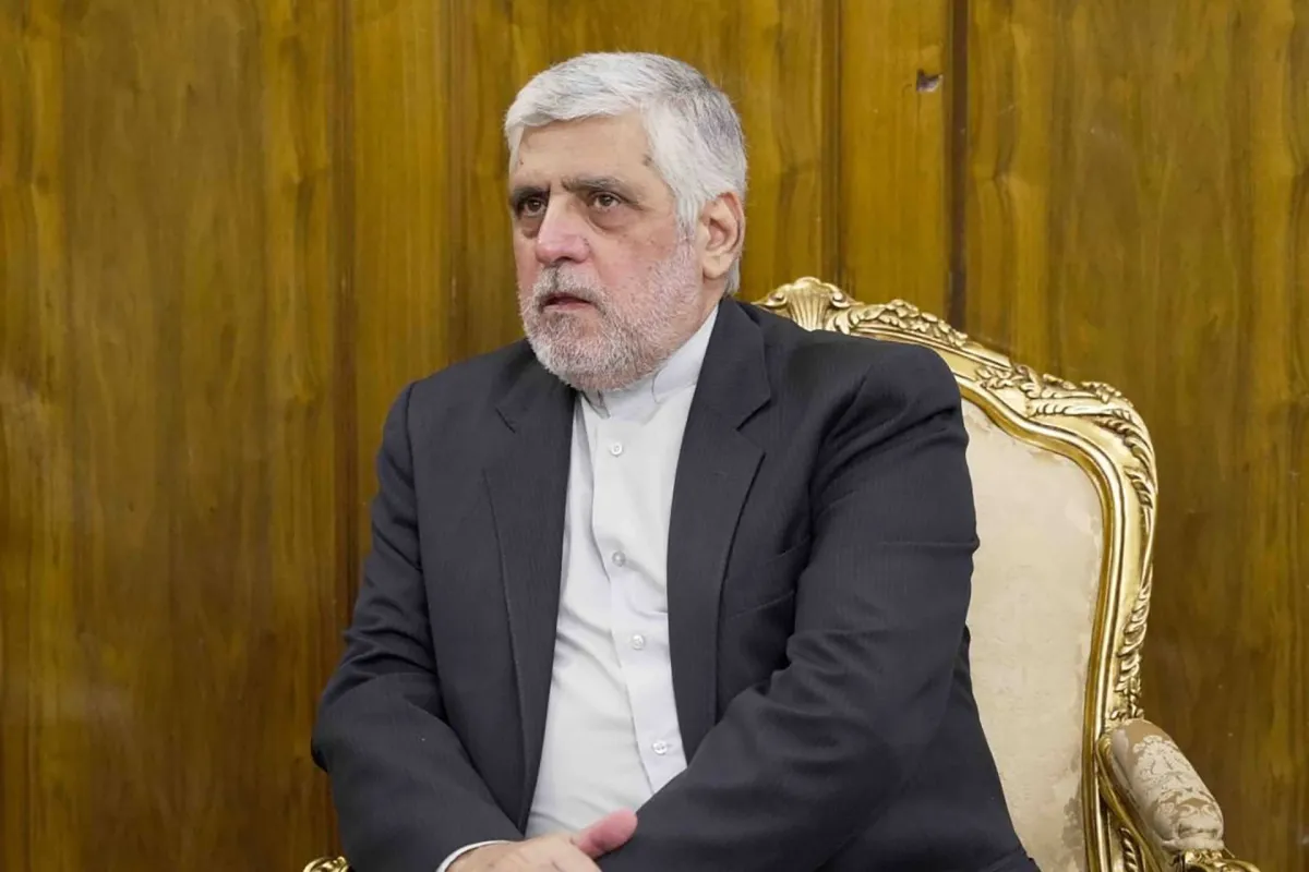 لبنان يطرد السفير الإيراني ويمنحه مهلة للمغادرة