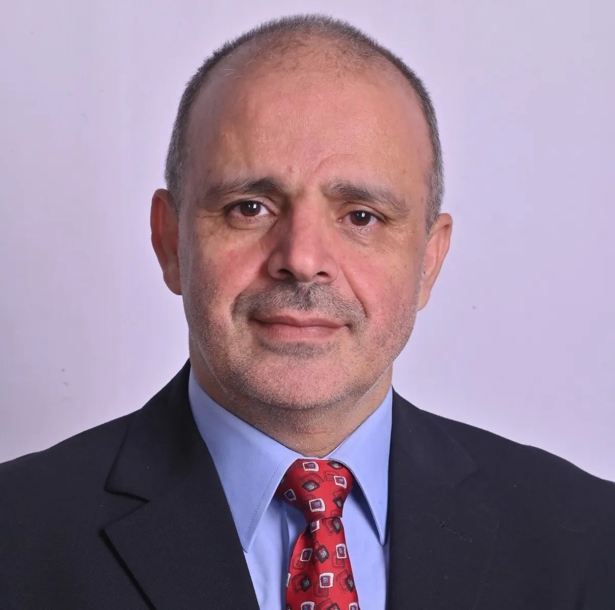 طبيب يكشف عن حالة الانهيار التي يعيشها مستشفى الثورة بصنعاء