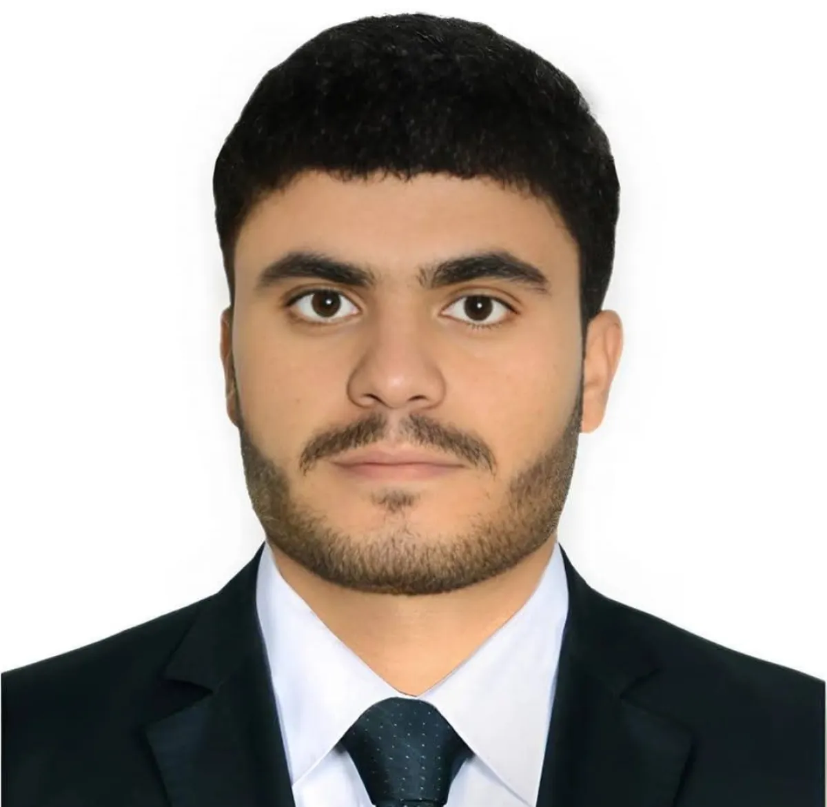 الناشط  الغريبي: وزير مالية صنعاء يعيش رفاهية ويترك الجوف بلا كهرباء ولا صحة