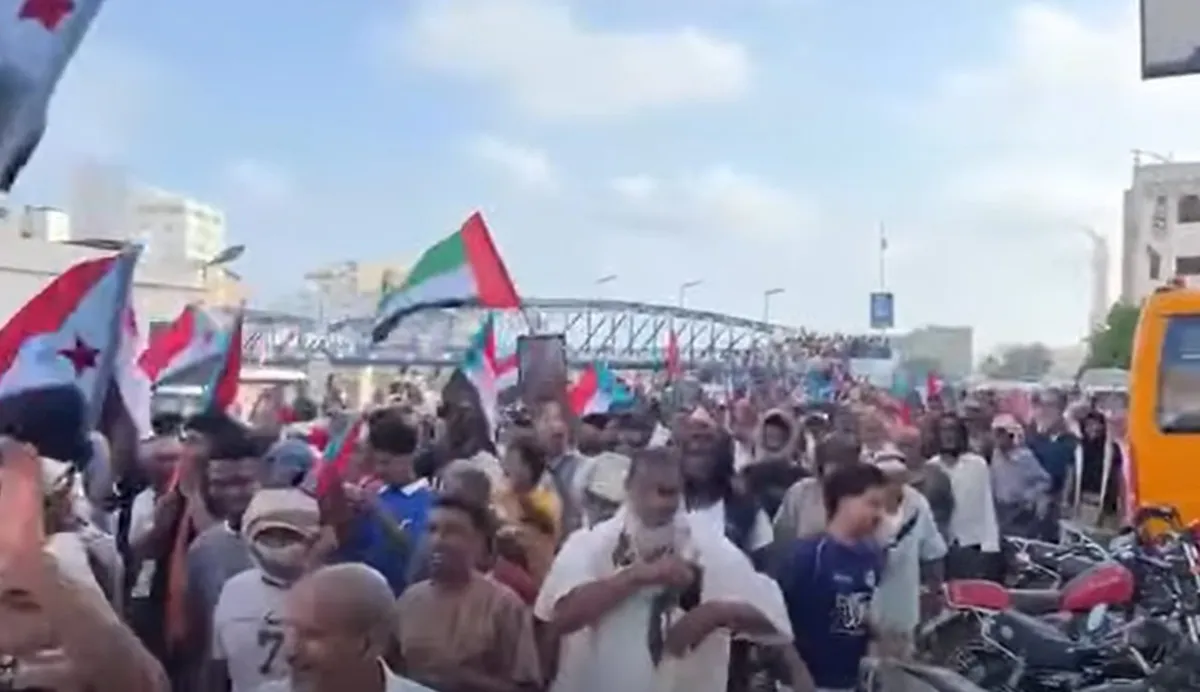 المكلا: قتلى وجرحى خلال إطلاق قوات الأمن النار على متظاهرين