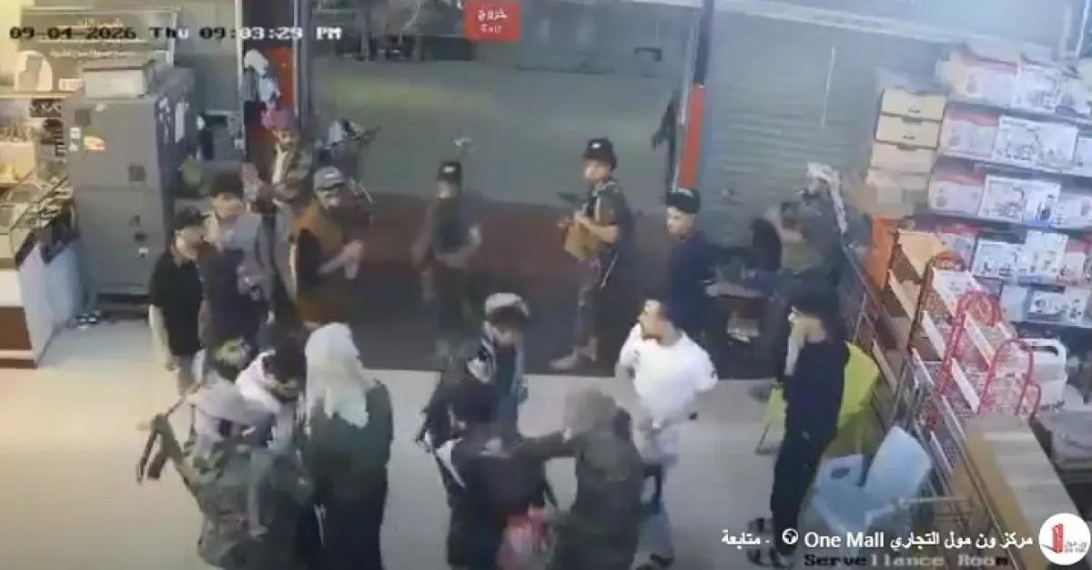 سلطة صنعاء تقتحم "ون مول" في إب وتغلق محالاً وتعندي على ملاكها والعاملين فيها