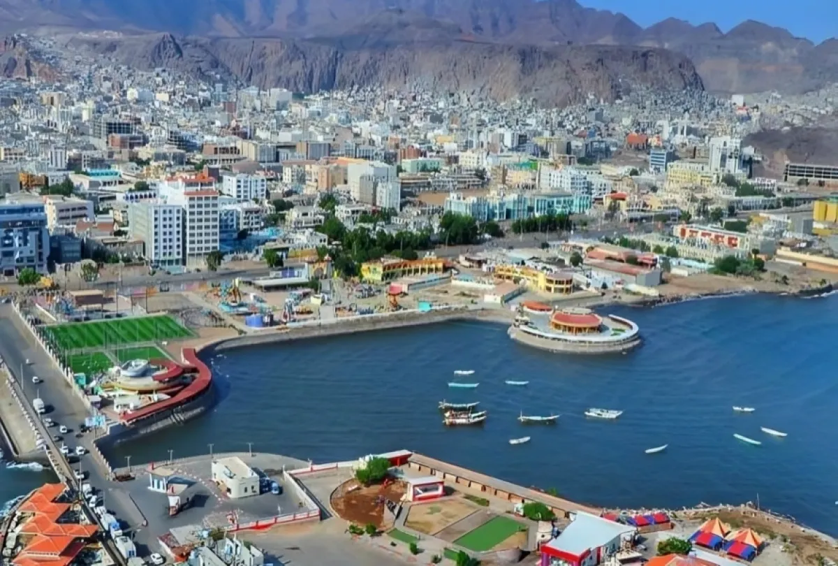 عدن..مقتل شخص طعنا داخل حافلة ركاب