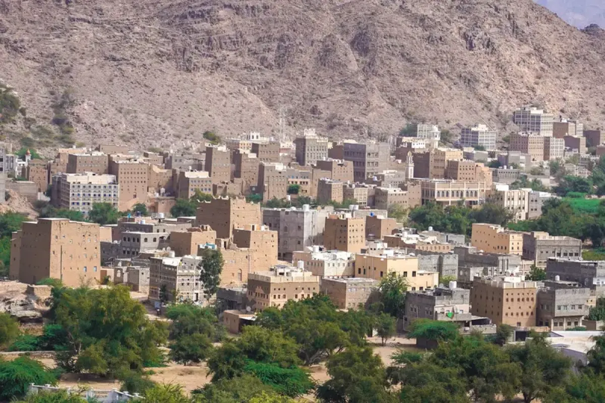 شبوة: اشتباكات قبلية في المصينعة وتضرر منازل