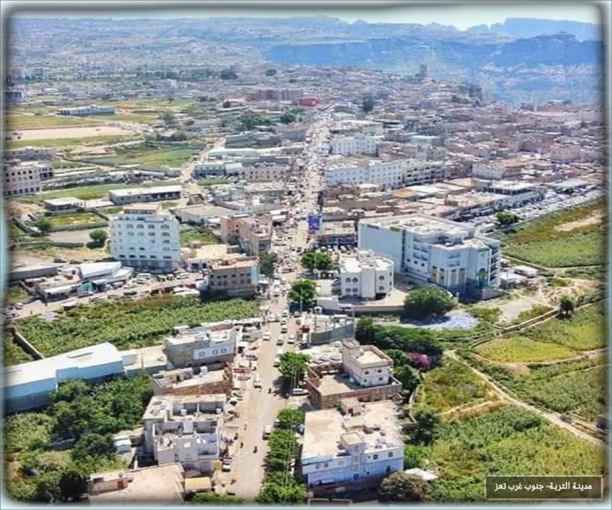 مسلحون يقتحمون مكتب الزراعة في الشمايتين ويعتدون على مدير الفرع بتعز