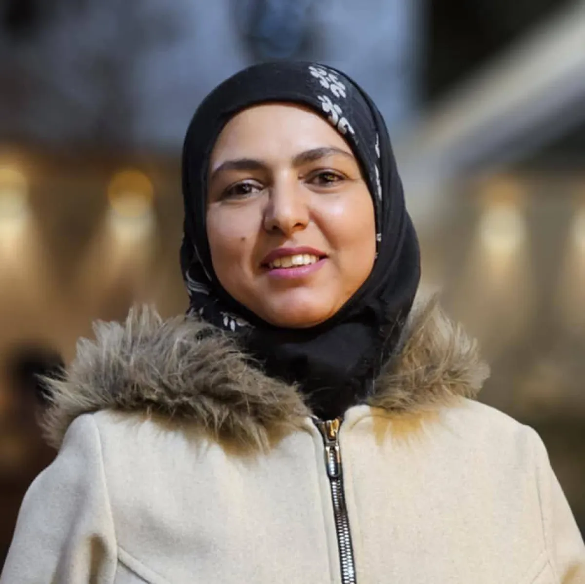 الناشطة أبها عقيل لحكومة المجلس الرئاسي: تديرون البلد عن بُعد وتمنعون التعليم عن بُعد