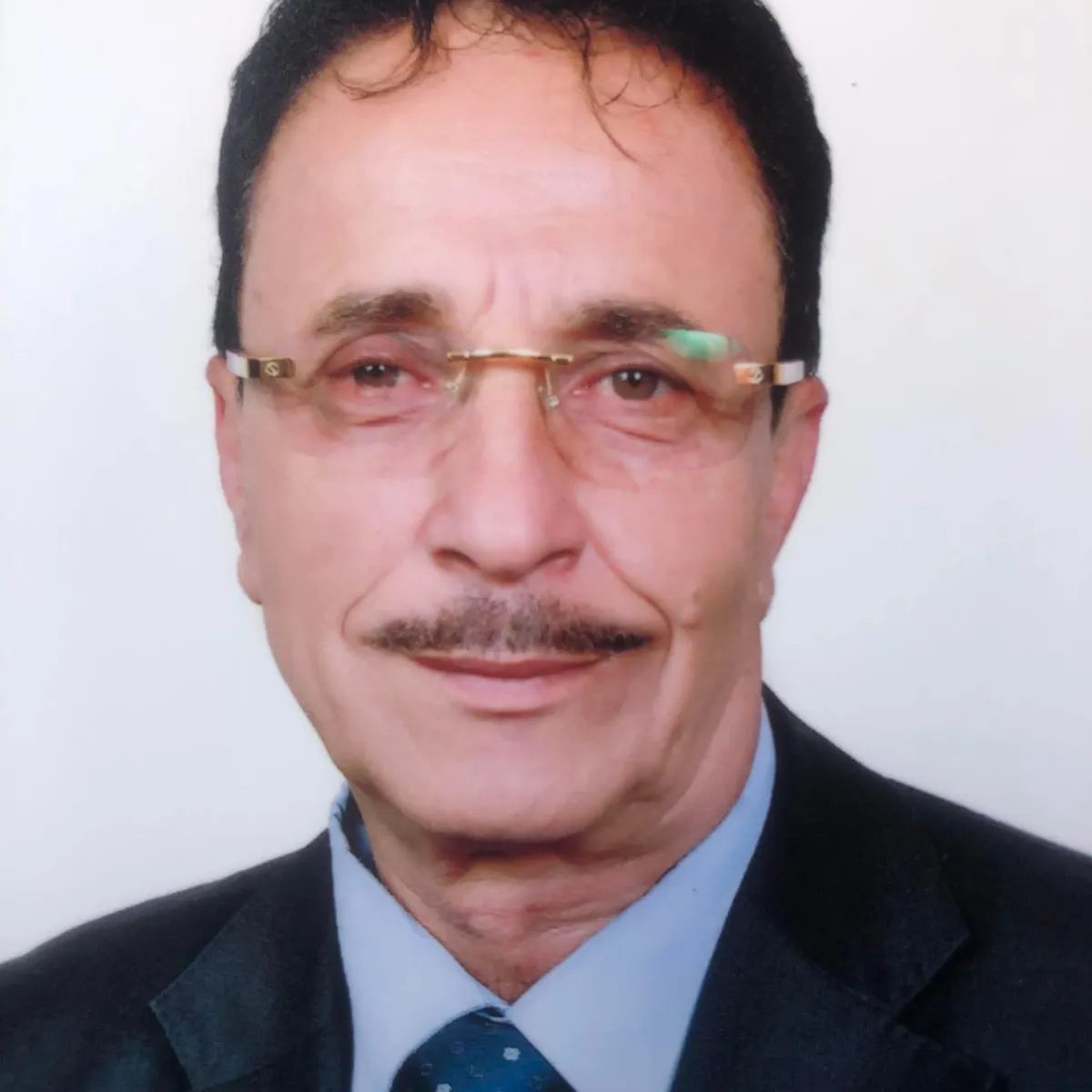 محام يفضح فساد الأرصدة المنهوبة في "يمن موبايل"