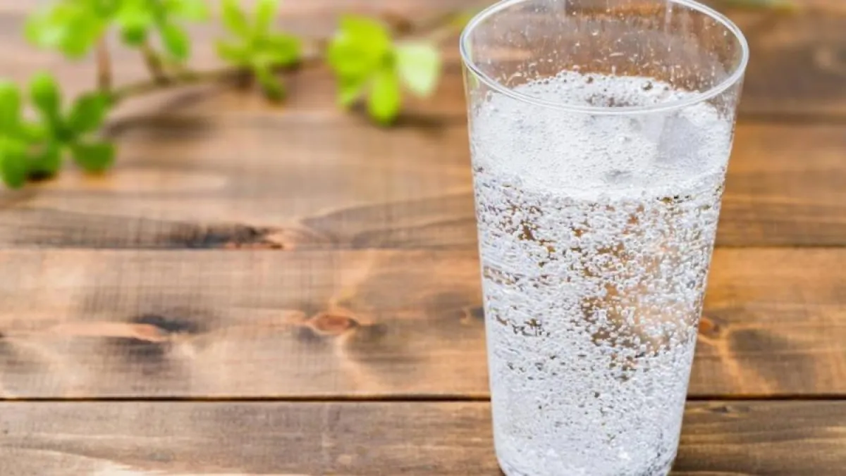 دراسة: المياه الفوارة لا تُحدث فرقاً كبيراً في إنقاص الوزن