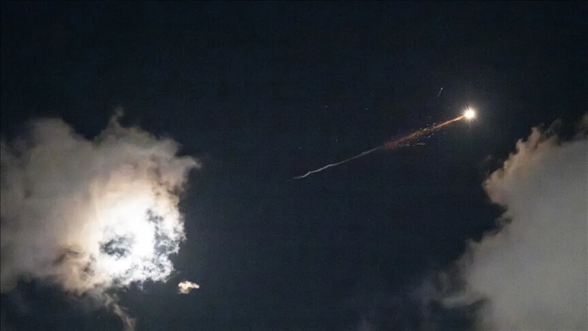 إعلام إيراني: استهداف سفن حربية أمريكية بمسيرات ردا على اعتراض سفينة