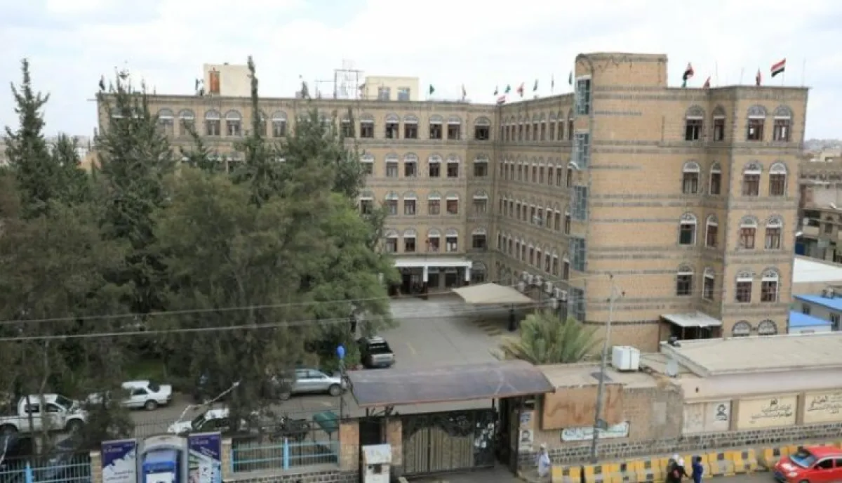 ناشط تربوي لسلطة صنعاء: كفاكم استخفافاً بعقولنا وتجويعاً لأطفالنا باسم 'الصمود'