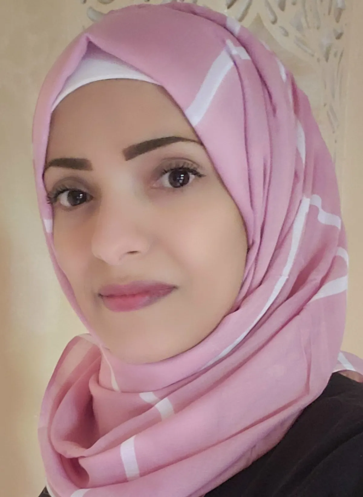 فاطمة الأغبري تكتب: حين يُهاجَم صوت الإنسانية: قصة طبيبة في مواجهة الإساءة