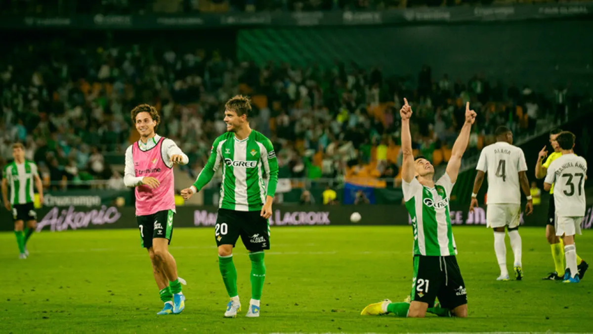 بيتيس ينتزع تعادلا مثيرا أمام ريال مدريد ويقدم هدية لبرشلونة