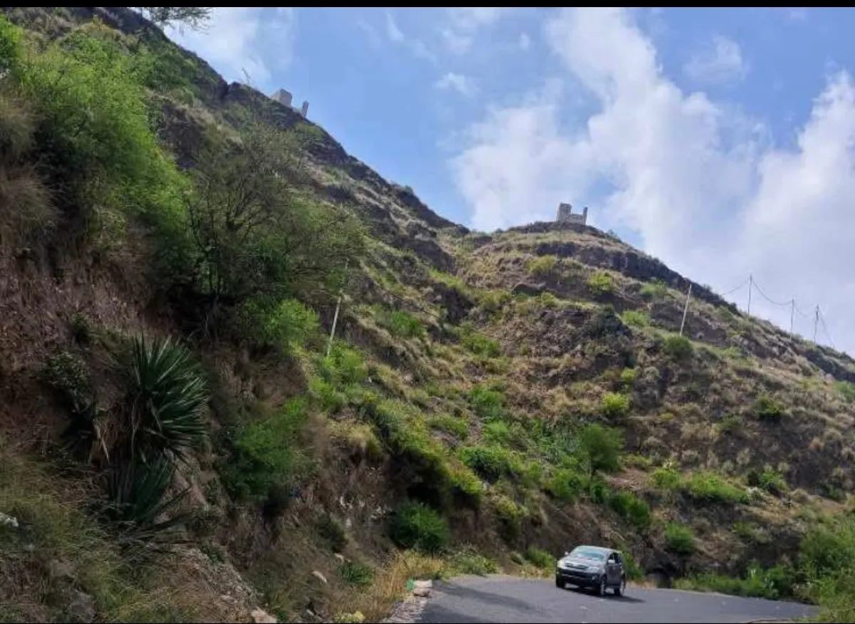 مصادر: مشرف يطلق النار على أهالي الأخطور في إب لمنعهم من الوصول إلى جبلهم بعد تحويله إلى موقع عسكري