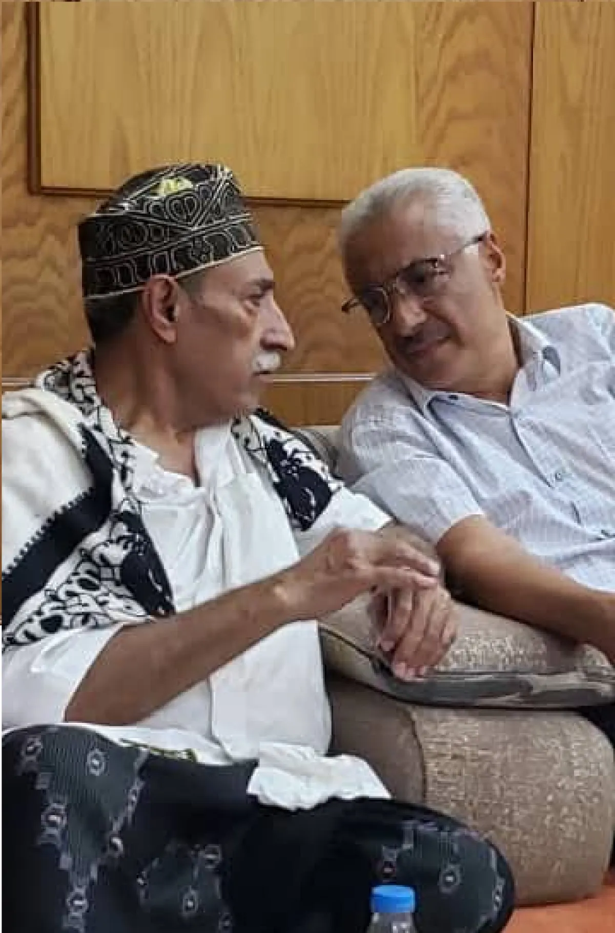 محمد عبد الوهاب الشيباني يكتب: عن صوت دافئ واحد   وخريطة من الشعراء