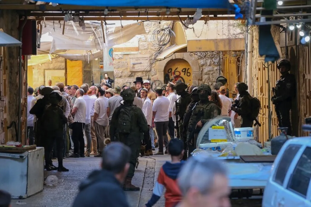 مستوطنون يقتحمون البلدة القديمة في الخليل ويعتدون على فلسطينيين