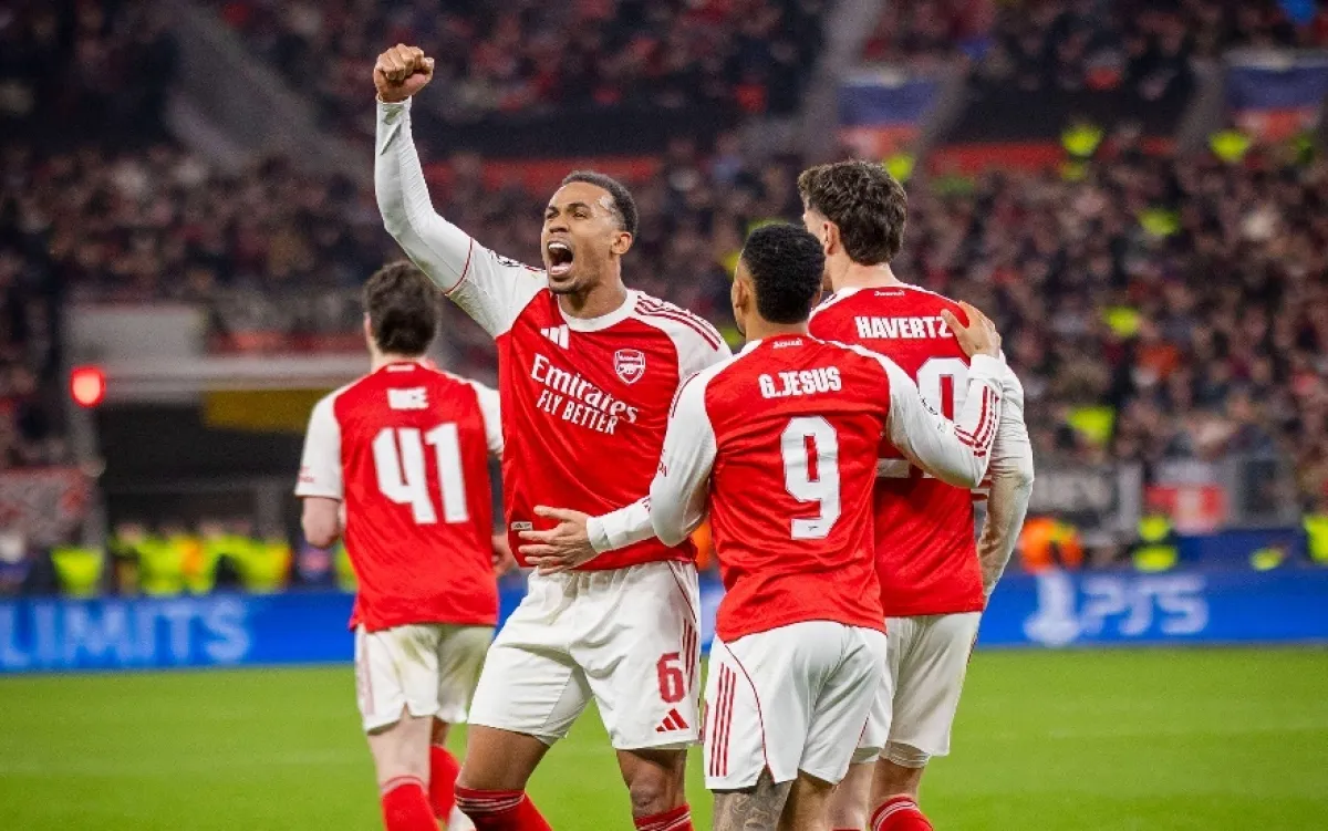 لاعب أرسنال يرفض هدية باهظة من مشجع متحمس بعد التتويج