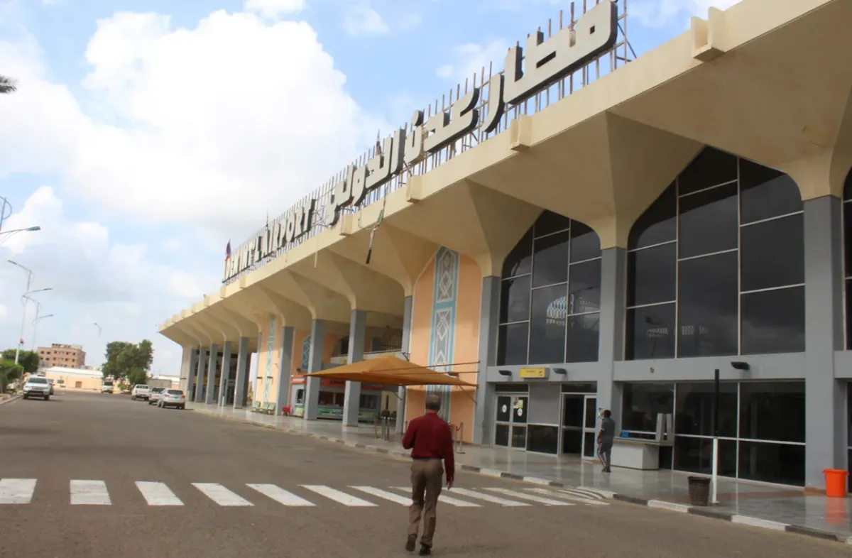 النائب العام يوجه بفتح تحقيق في مطالبة مالية بـ 2.5 مليون دولار مقابل تنظيف مطار عدن