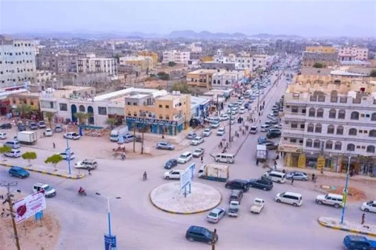 إضراب واسع في عتق بشبوة احتجاجاً على رسوم جديدة على قطاع البناء