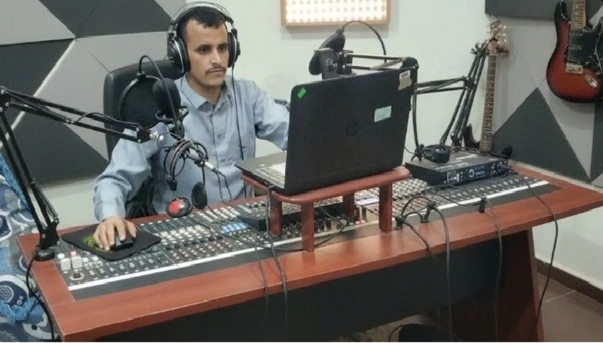 المنشد يحيى صعصعة يتعرض للضرب والسرقة بعد عودته من حفل زفاف في عمران