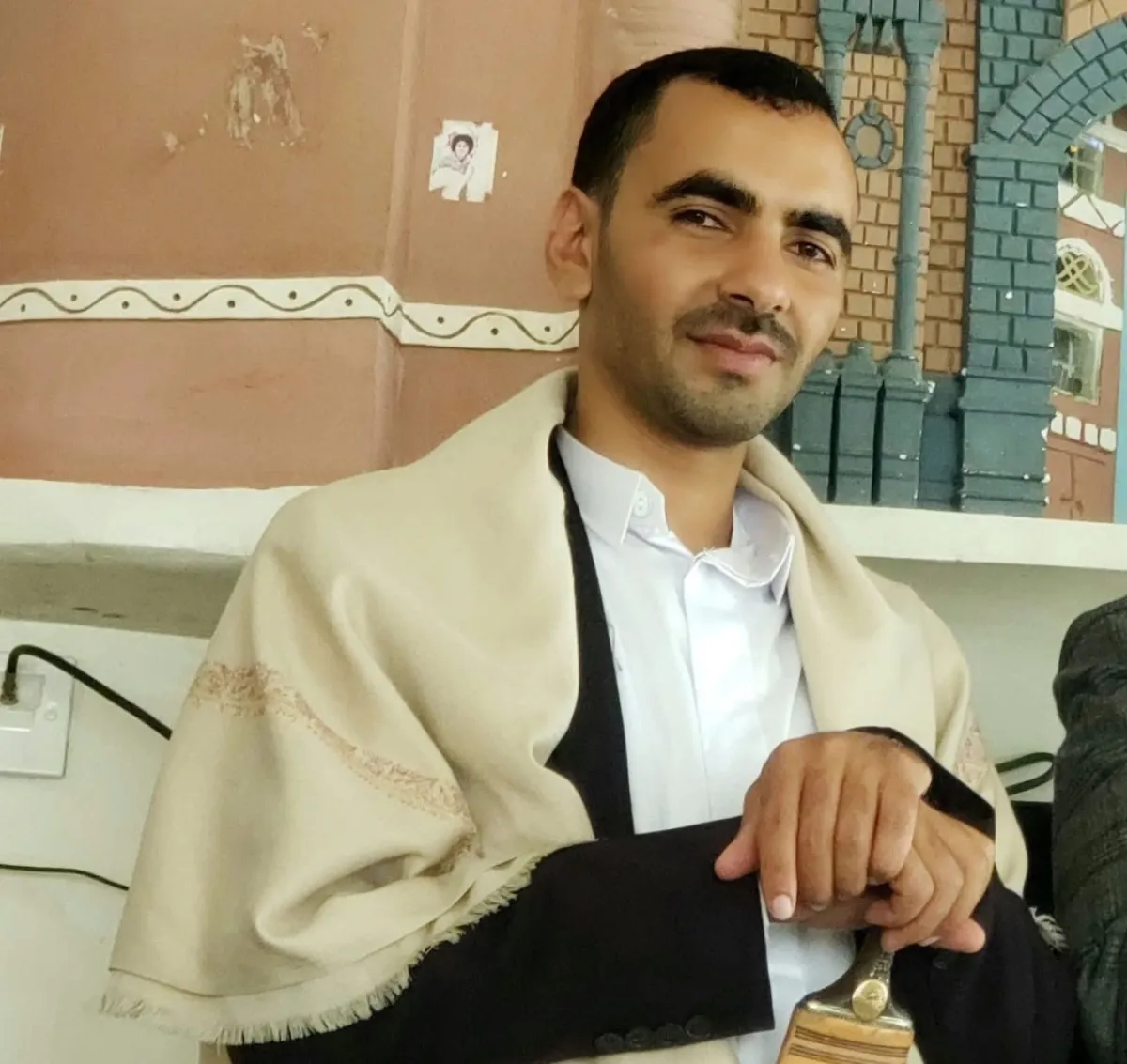 ناشط يسخر من "التغييرات الجذرية" لحكومة صنعاء: دمرت الخدمات وزادت الطين بلة