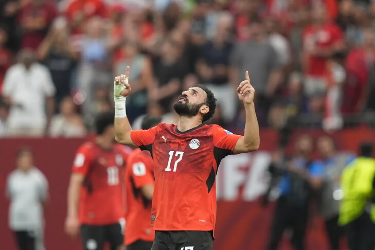 مصر تحقق فوزها المونديالي الأول وتنفرد بصدارة مجموعتها