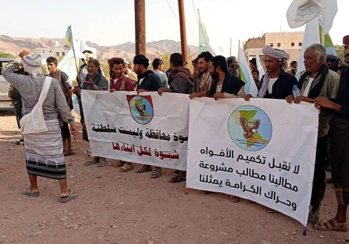 متظاهرون في حبان يطالبون بتحسين الخدمات ورحيل محافظ شبوة