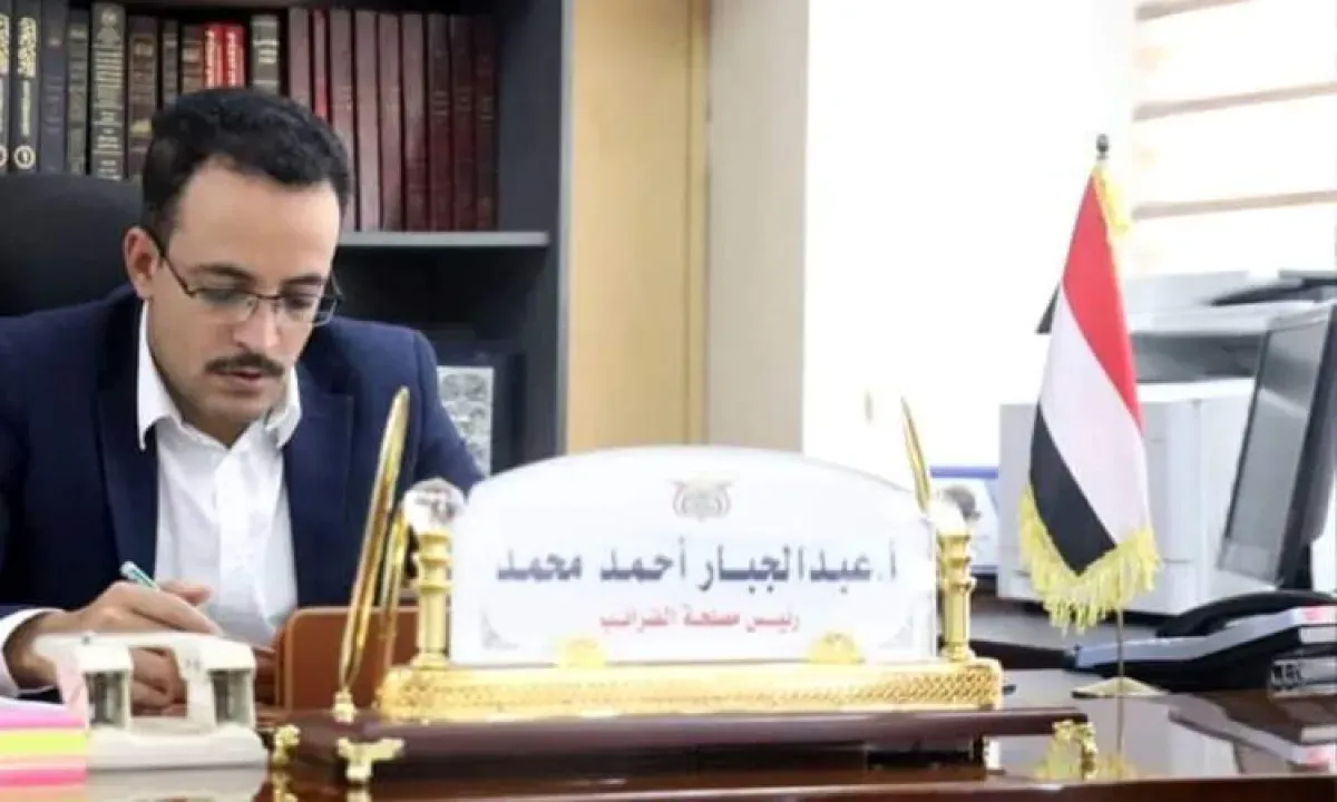 الحضراني يدعو إلى وقفة شعبية موحدة لإجبار سلطة صنعاء على صرف المرتبات بانتظام