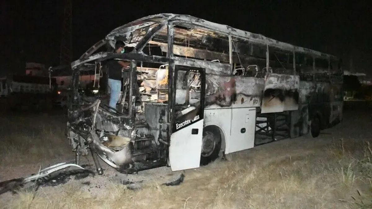 مقتل 40 شخصا جراء سقوط حافلة ركاب بمنحدر في باكستان