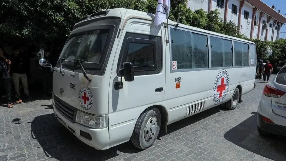 إسرائيل تفرج عن 15 أسيرا فلسطينيا من غزة والمستشفى أولى وجهاتهم