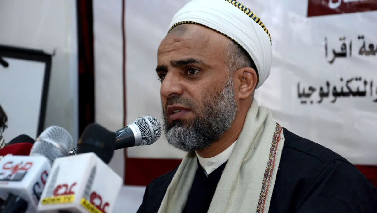 أنصار الله تمنع مفتيها شرف الدين من البقاء في طهران والسفر إلى الهند