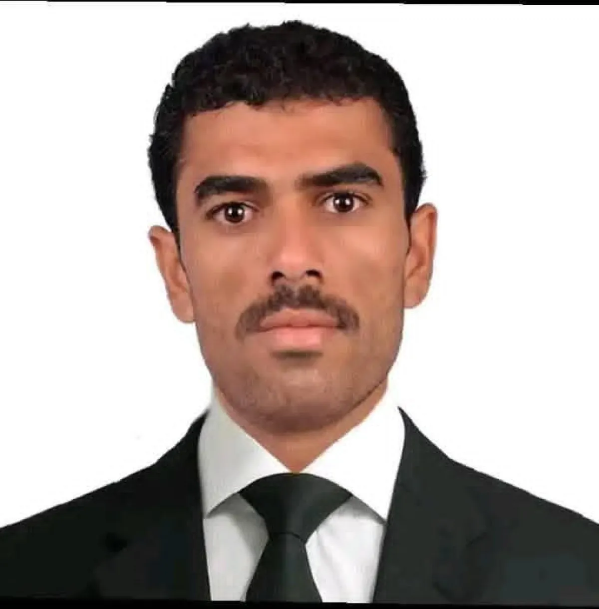 معلم متطوع يتهم سلطة صنعاء بتفاقم أزمة التعليم عبر تأخير الحوافز