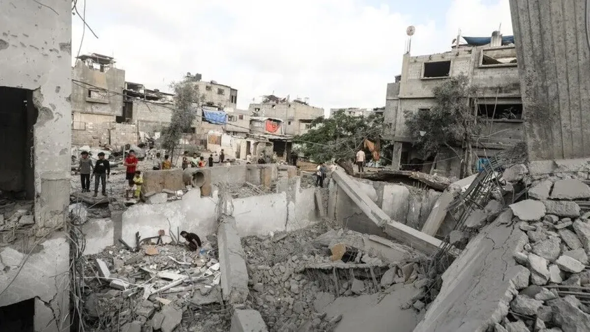 إسرائيل تدمر مسجدا وخيام نازحين في غزة