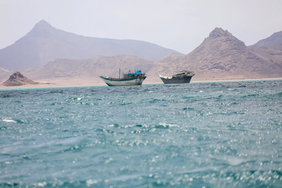 السعودية تبحث تشكيل تحالف دولي لحماية الملاحة في البحر الأحمر