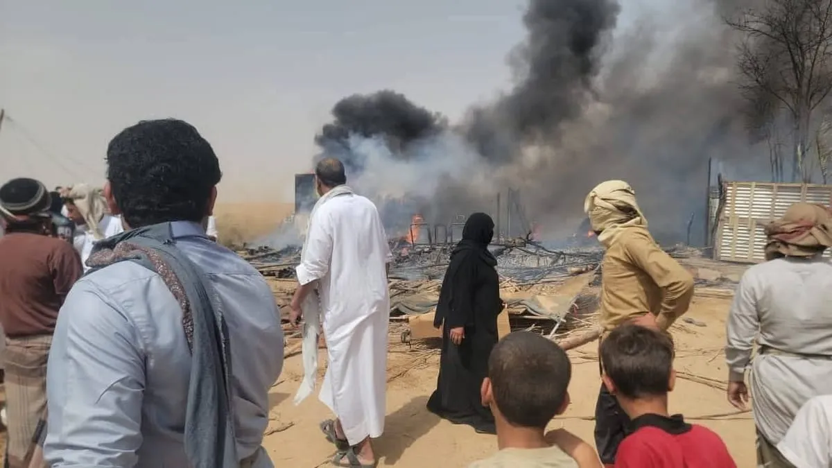 حريق يدمر 15 مسكنا بمخيم للنازحين في مأرب
