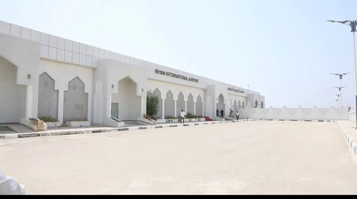 مطار الريان يحسم الجدل بشأن دوي انفجار في محيطه