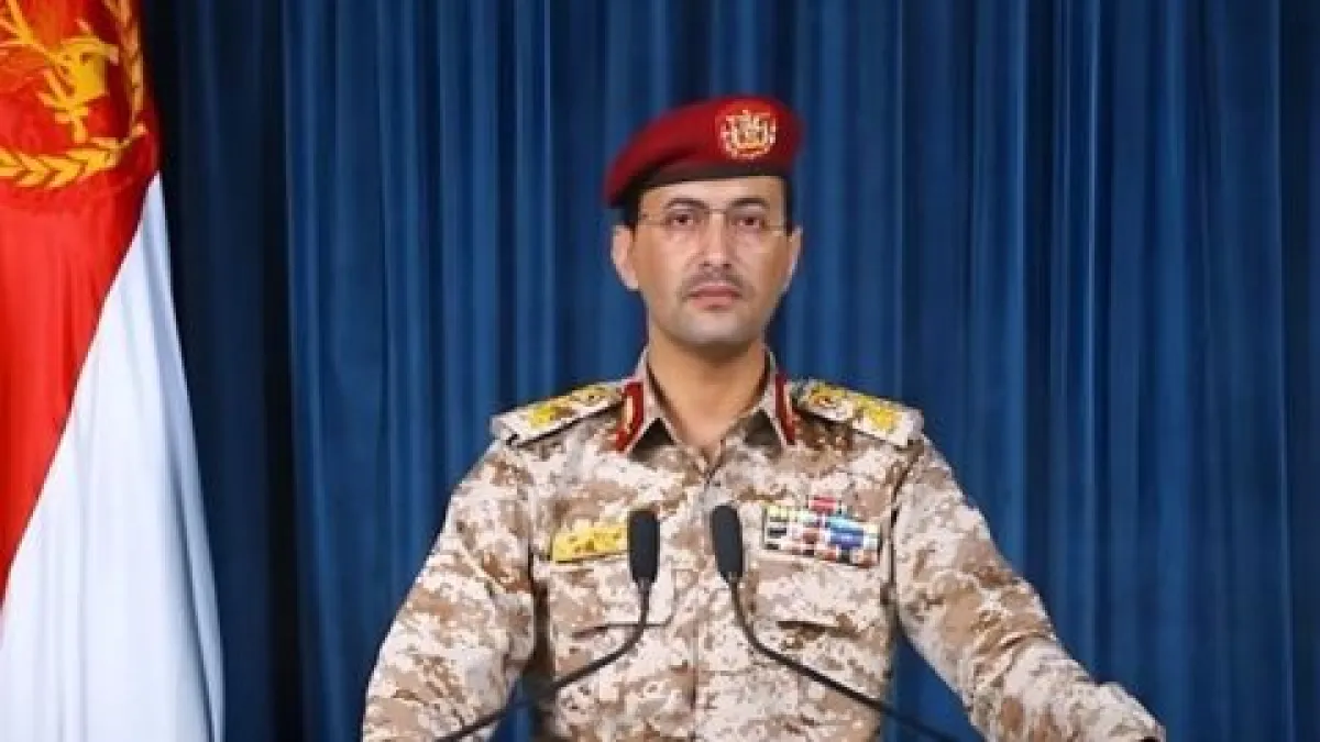 الحوثيون يعلنون استهداف سفينة وزوارق مرافقة في البحر الأحمر