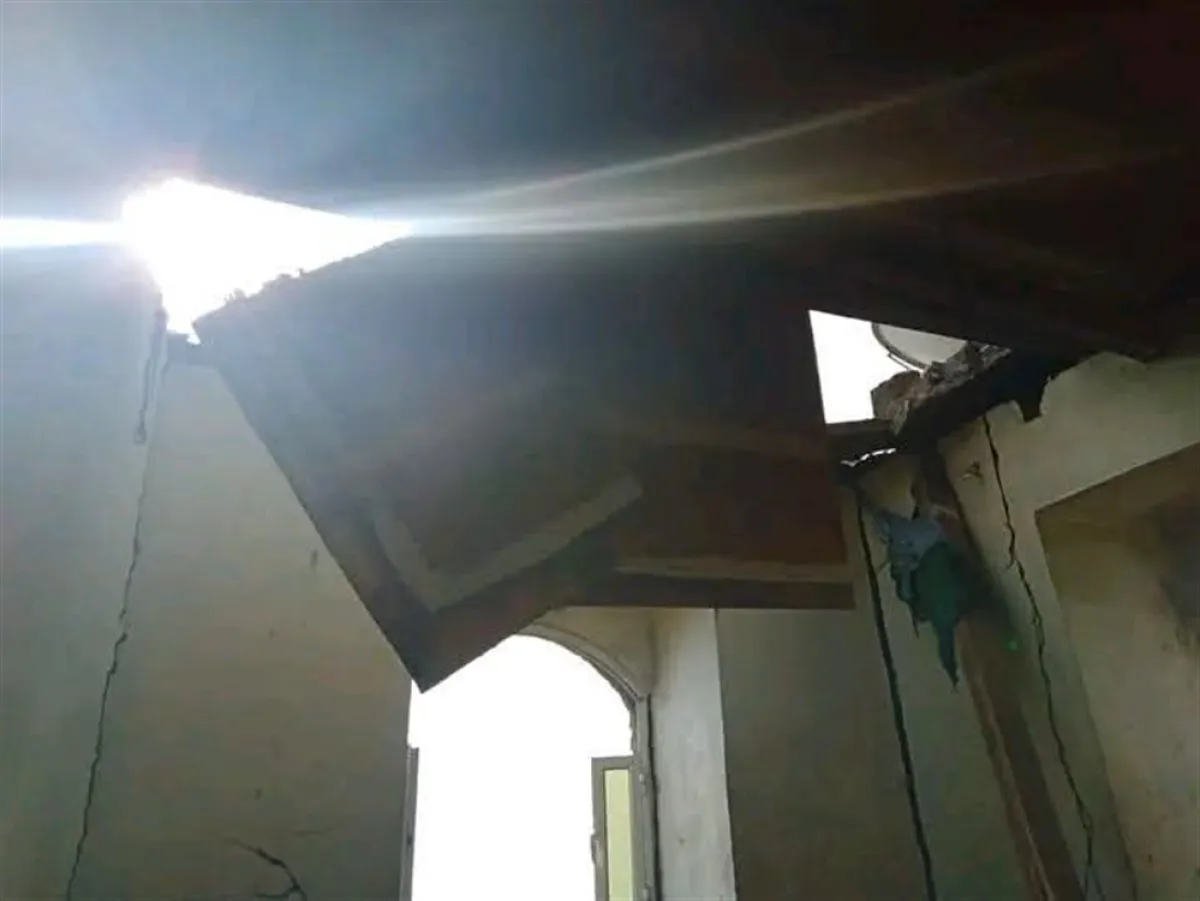 الحوثيون يستهدفون منزلًا أسفل جبل العروس في تعز