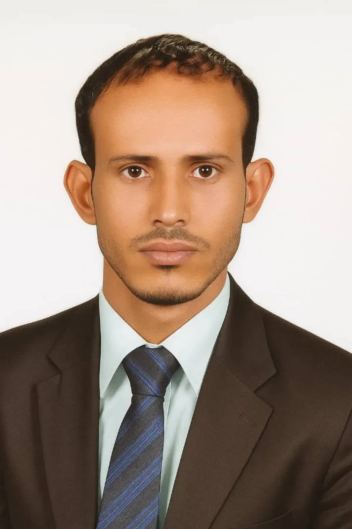 المحامي بيرق: نيابات صنعاء تطلق سراح نصابين بمئات الملايين وتحبس طفلا يتيما بخمسة آلاف ريال
